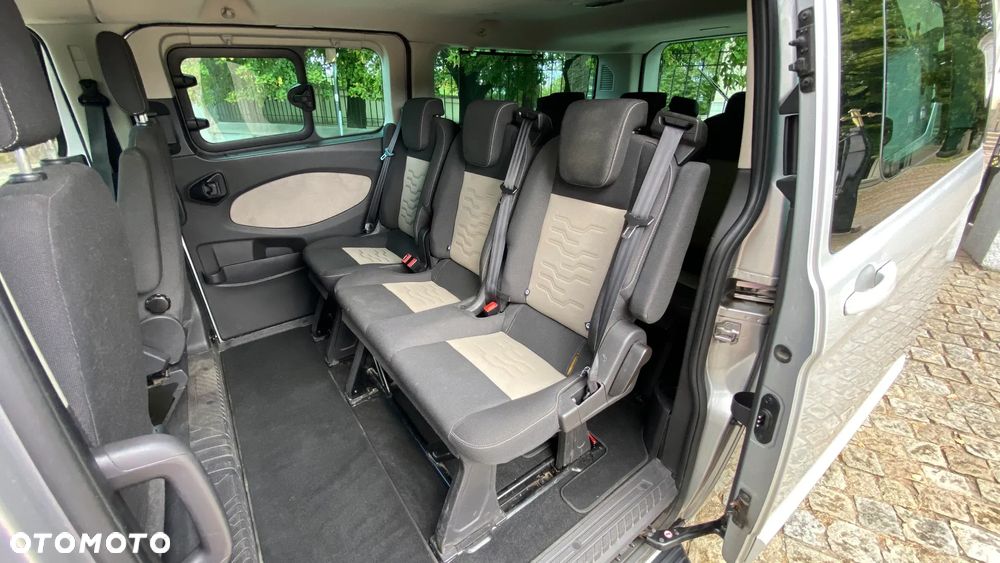 Ford Tourneo Custom - 32