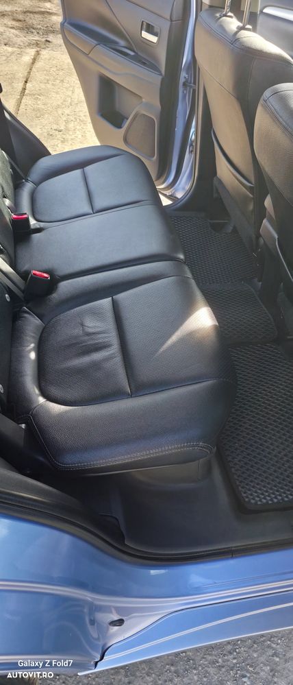 Mitsubishi Outlander - 3