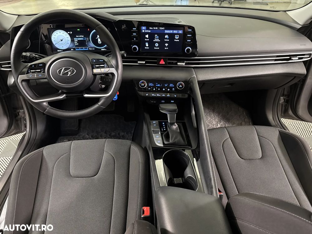 Hyundai Elantra - 10