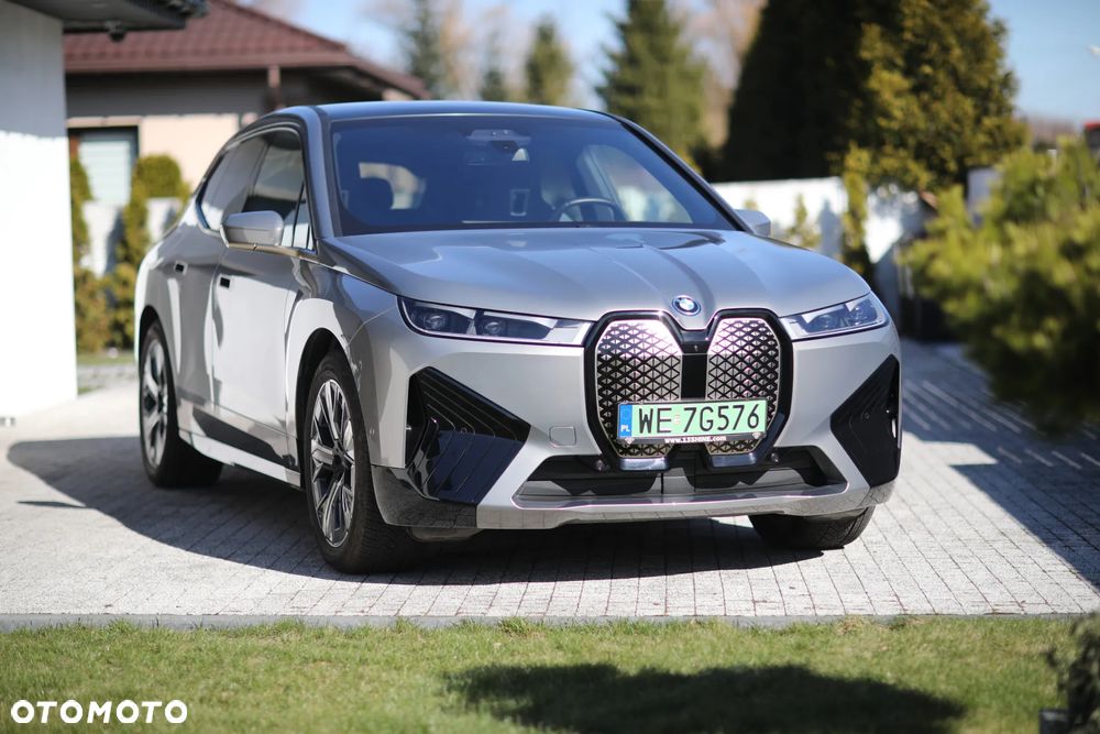 BMW iX xDrive40 76.6kWh