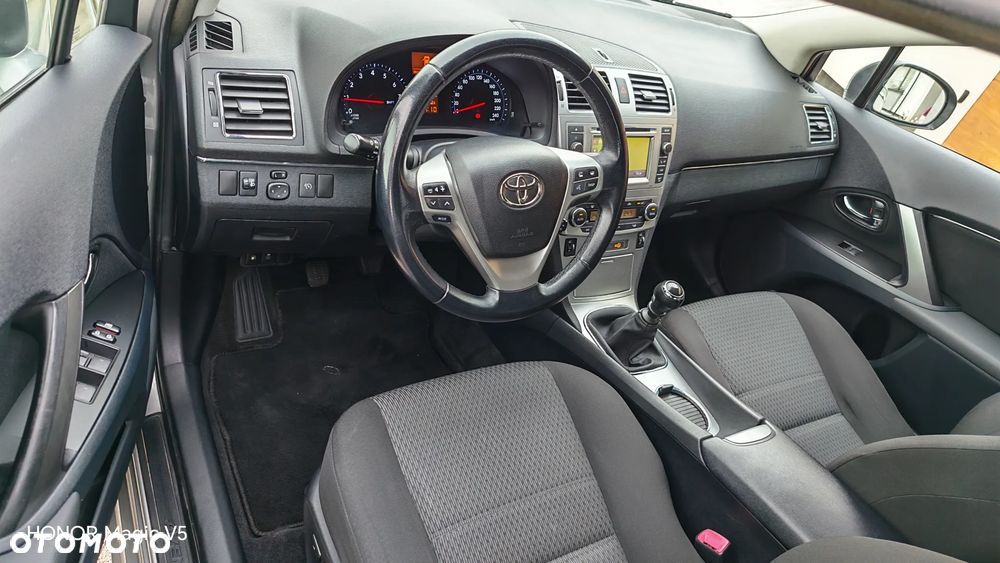 Toyota Avensis 1.8 Comfort - 32
