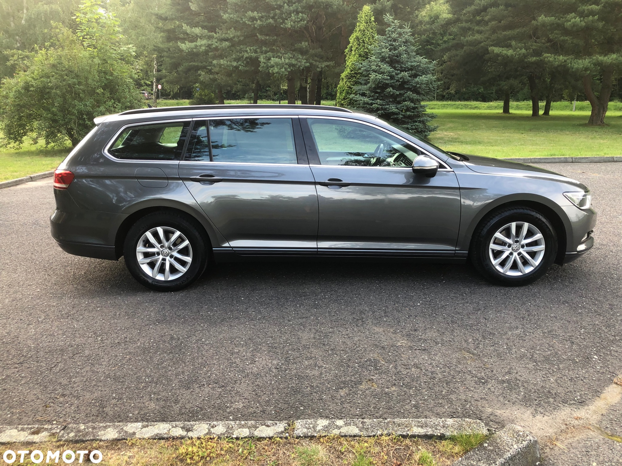 Volkswagen Passat Variant 1.6 TDI (BlueMotion Technology) Comfortline - 4