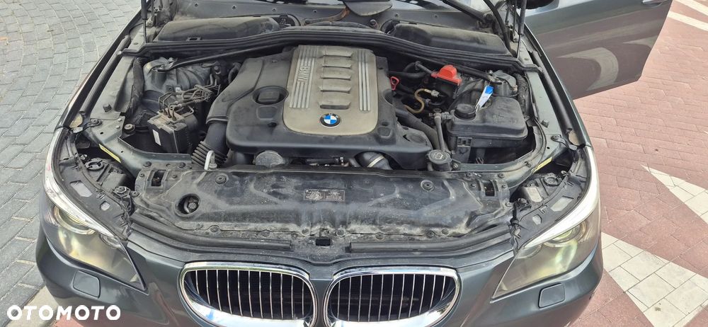 BMW Seria 5 525d - 15