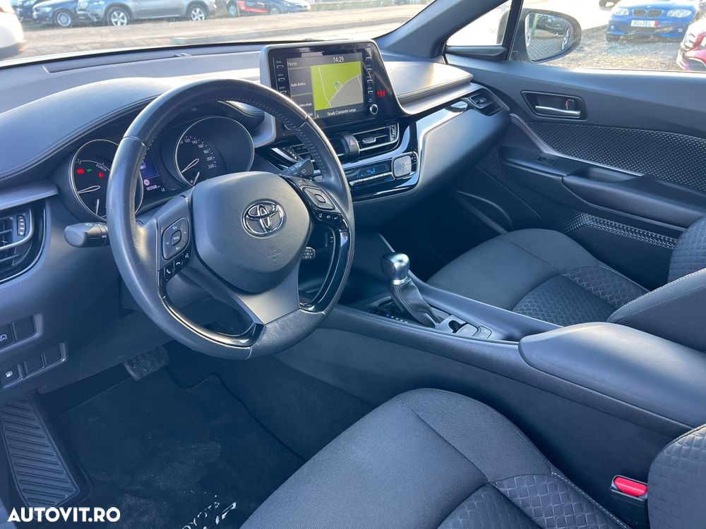 Toyota C-HR Hybrid Style Selection - 10