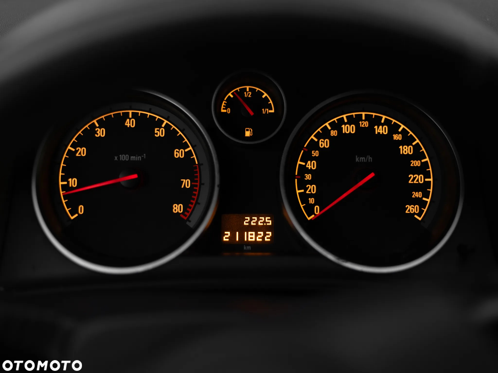 Opel Astra GTC 1.6 Black&White - 13