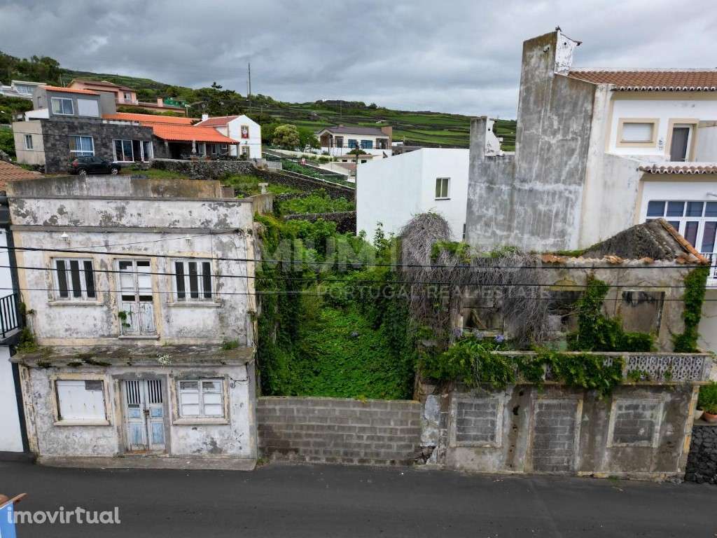 Duas moradias e um terreno para recuperar em Serretinha / Angra - Grande imagem: 2/15