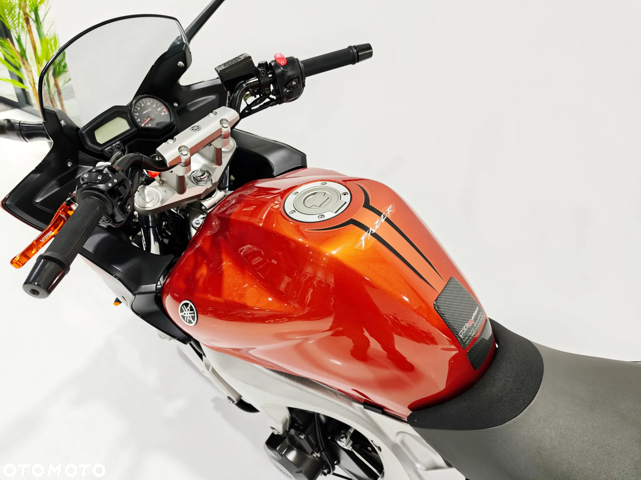 Yamaha FZ - 16