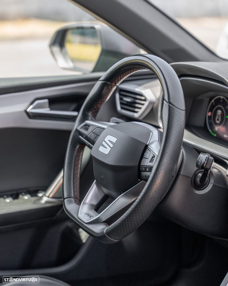 SEAT Leon ST 1.5 e-Hybrid DSG FR Black Edition - 32