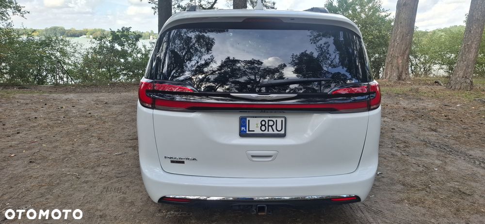 Chrysler Pacifica - 5