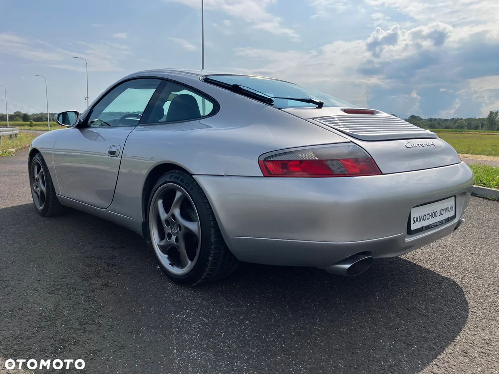 Porsche 911 Carrera - 2