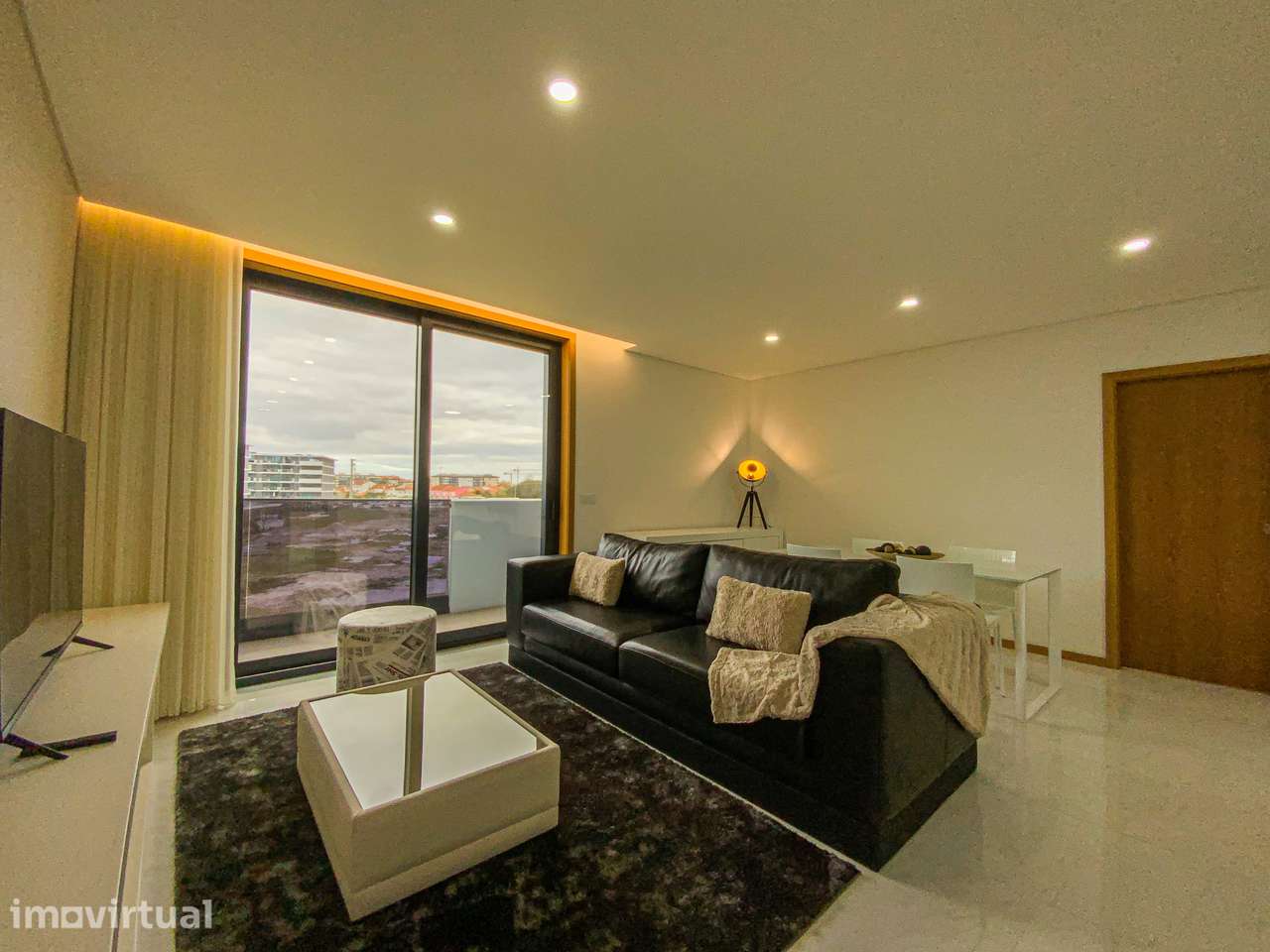 Apartamento T1 - Mobilado e Equipado - em pleno centro da cidade! - Grande imagem: 2/20