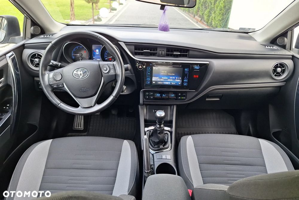 Toyota Auris 1.6 Premium Comfort - 6