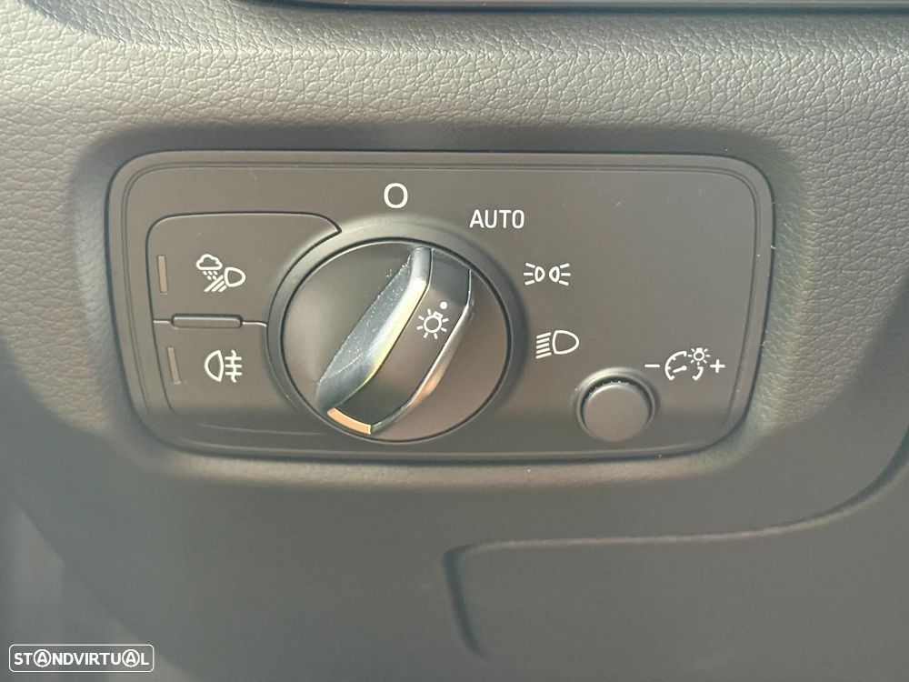 Audi A3 Cabrio 1.6 TDi S-line - 33