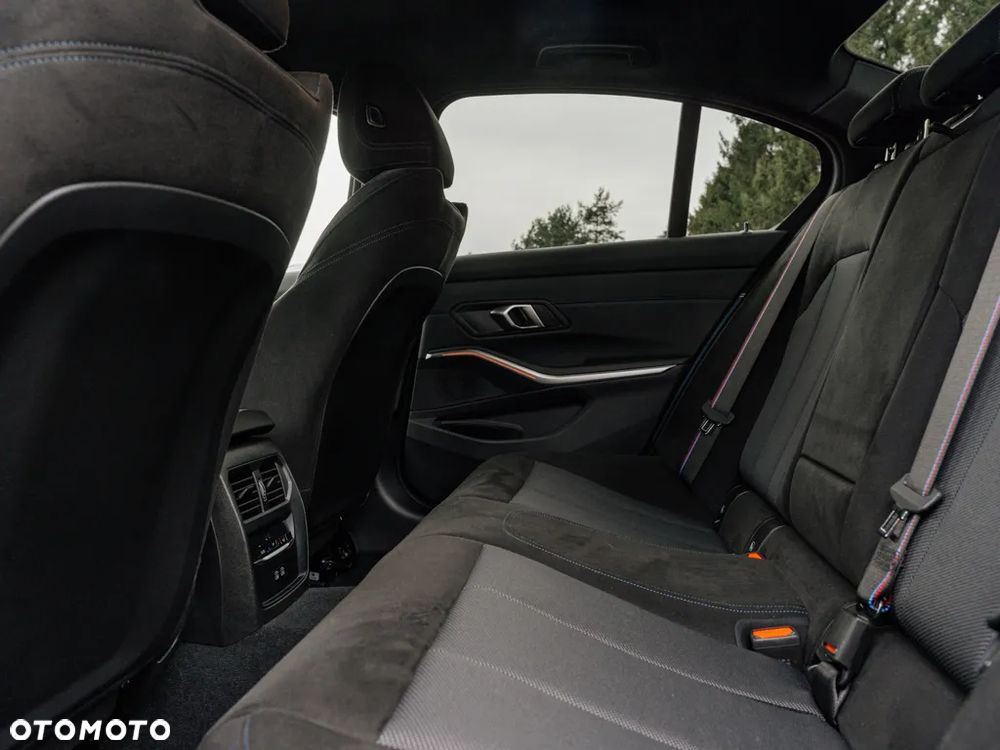 BMW Seria 3 318i M Sport - 13