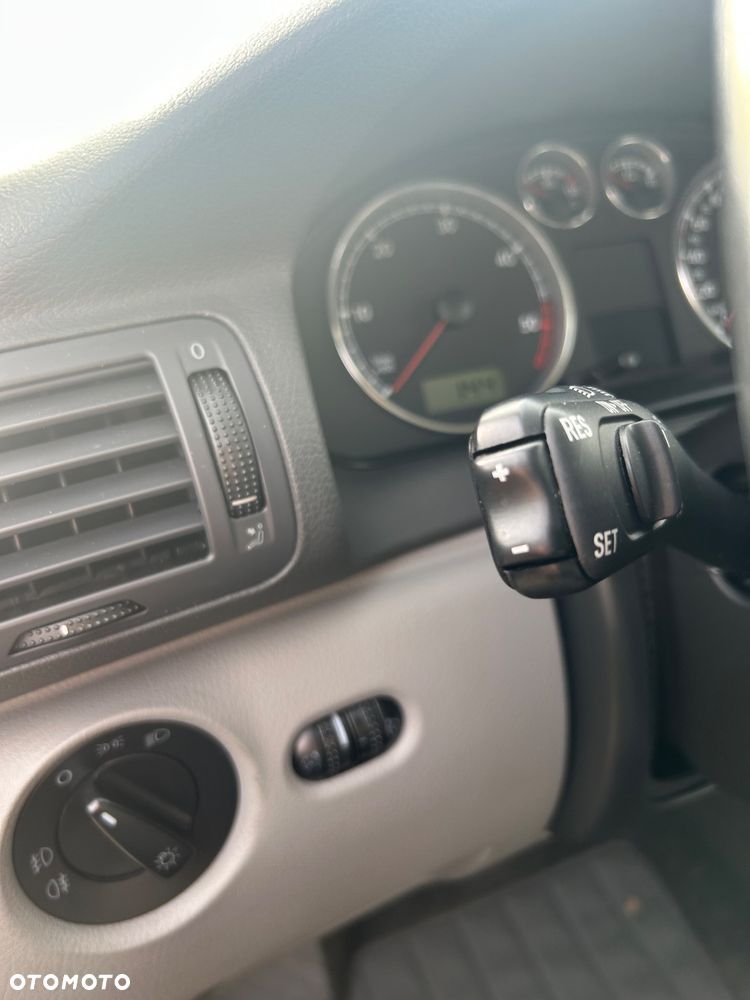 Volkswagen Passat - 30