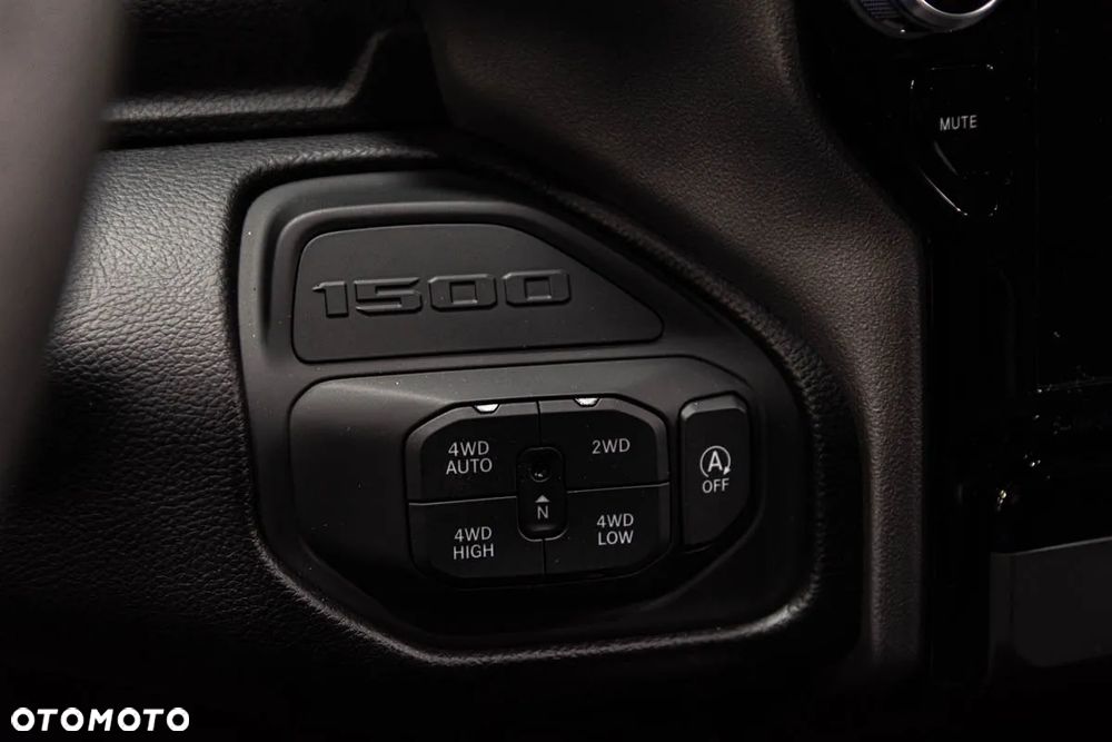 RAM 1500 5.7 Crew Cab Laramie - 23