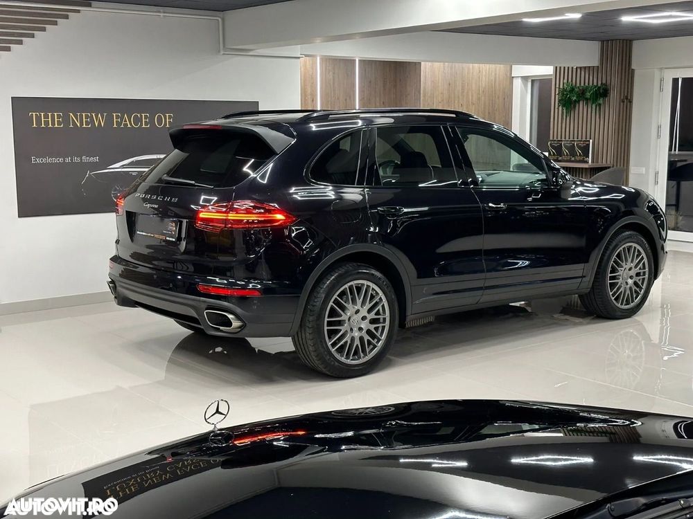 Porsche Cayenne 3.0 L - 4