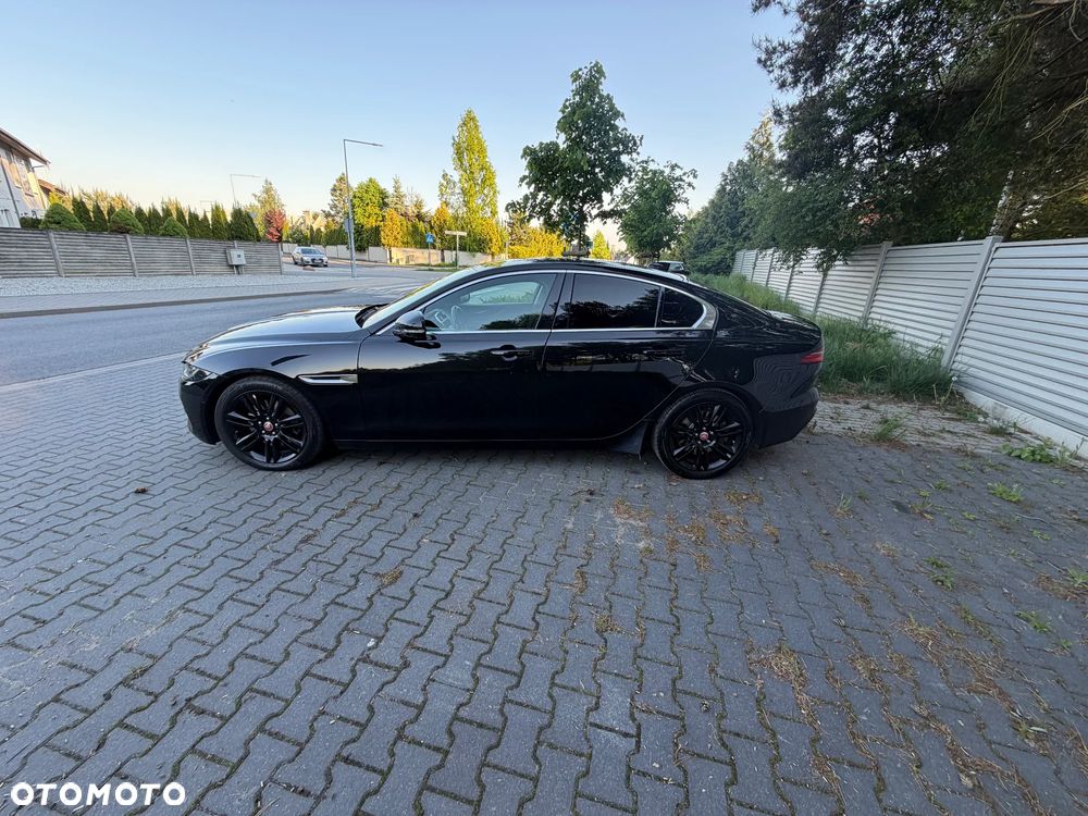 Jaguar XE 2.0 D200 mHEV AWD R-Dynamic S - 24