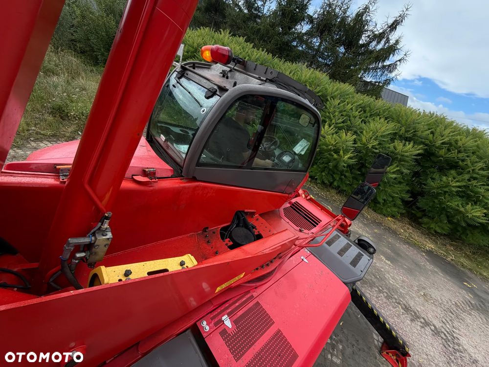 Manitou MRT2150+PRIVILEGE Ładowarka teleskopowa 4x4 ROTO 21metrów. 5 ton udźwig. Bez AdBLUE bez DPF. Maszyna jak Nowa z Norwegii 5300 mtg. 2015 rok. Obrót pełny. Zero luzów wycieków. Zadbana maszyna z Fermy Norweskiej. Silnik 160 Km. AUTEC zdalne sterowanie. Ani deka luzów czy wycieków. Opony jak Nowe. Pełny Oryginał. Niski przebieg. Stabilizatory. Zamki na tłokach. OKAZJA. Jest to model przystosowany do pracy z koszem. - 24