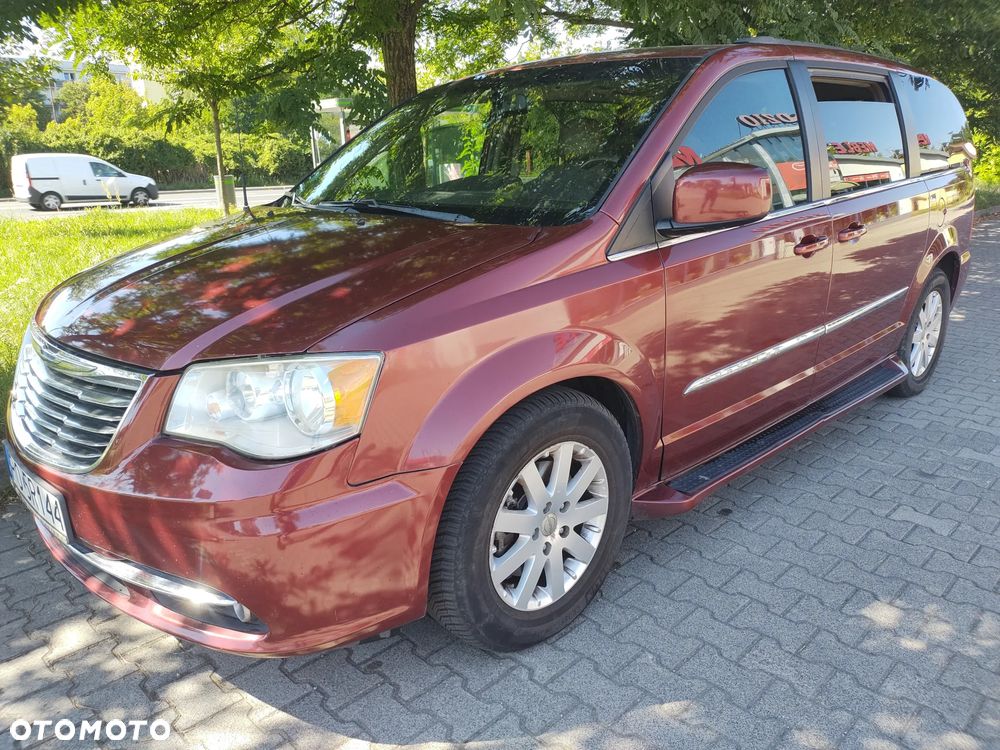 Chrysler Town & Country - 5