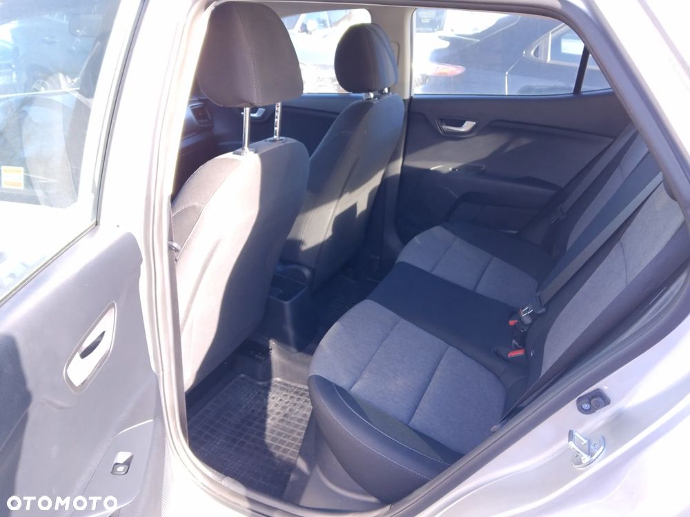 Kia Stonic 1.2 M - 23