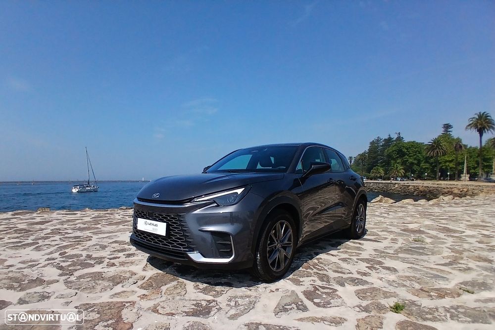 Lexus LBX Elegant - 2