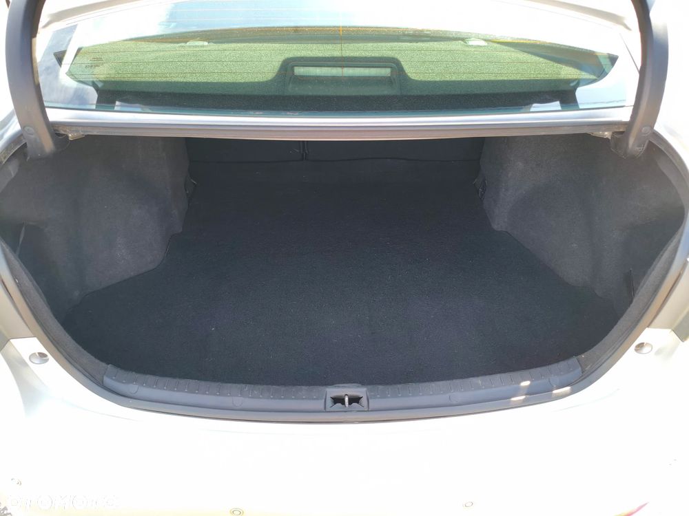 Toyota Avensis 1.8 Active - 20