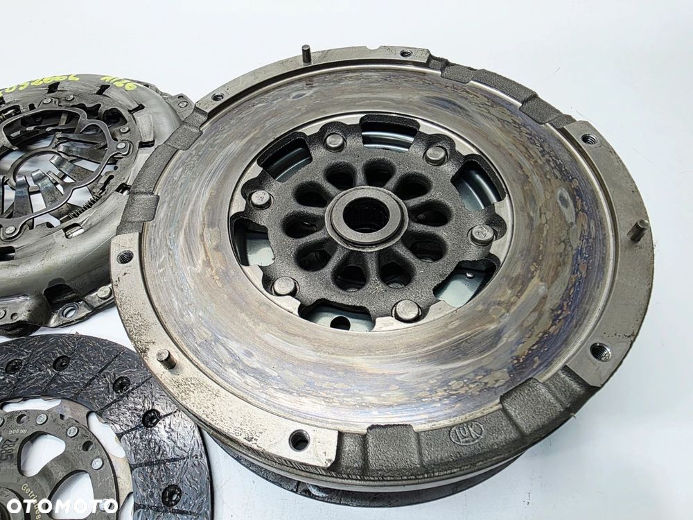 KOŁO DWUMASOWE SPRZĘGŁO AUDI A4 B8 A5 A6 C7 2.0 TDI TFSI 0B2105266L 1/26 - 3