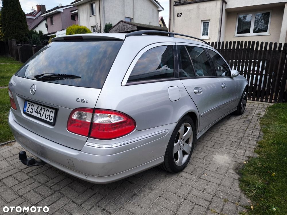 Mercedes-Benz E-Class 2004 photo 4