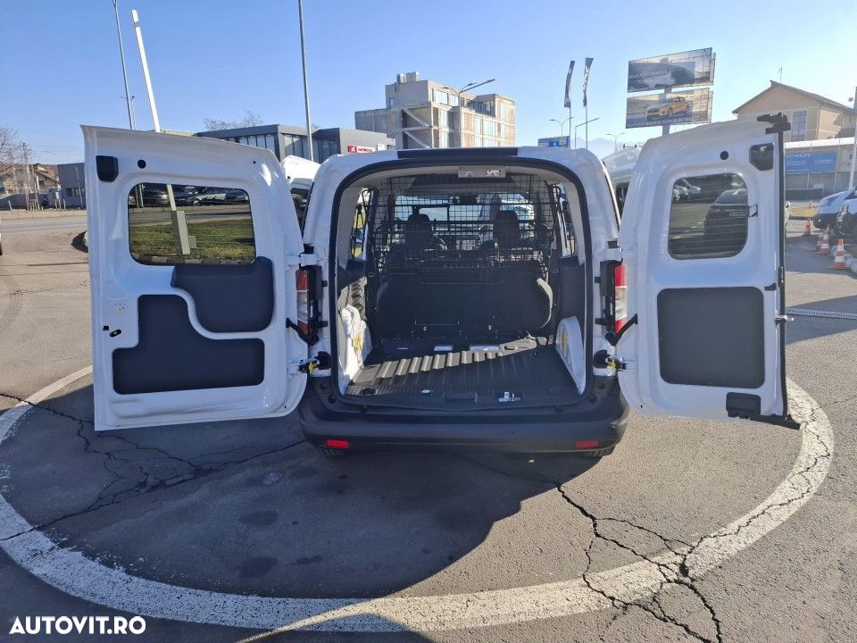 Ford Transit Courier - 15