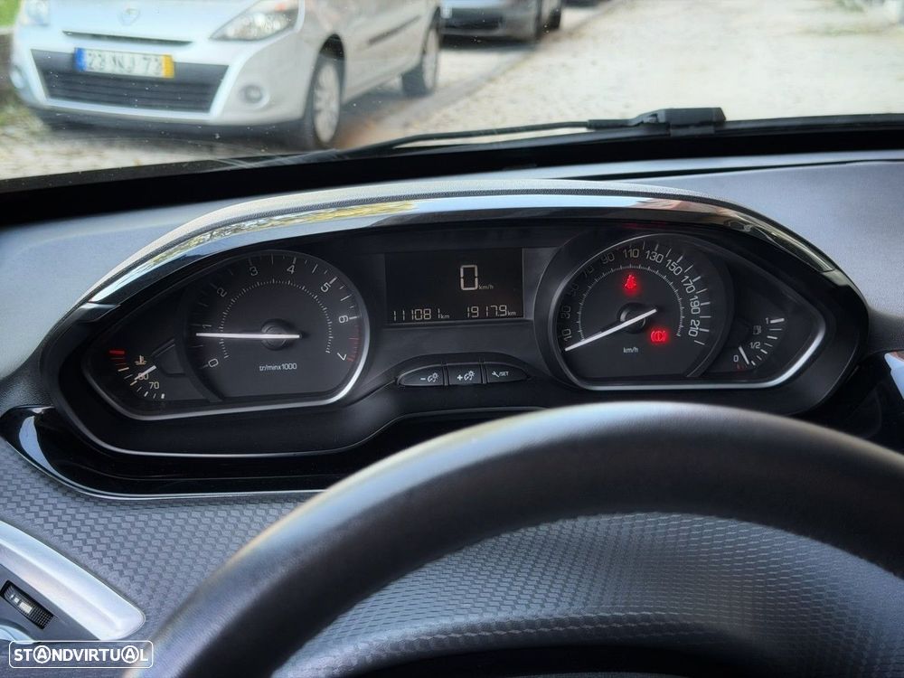 Peugeot 208 1.2 PureTech Style - 19
