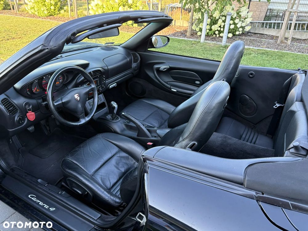 Porsche 911 Carrera 4 - 14
