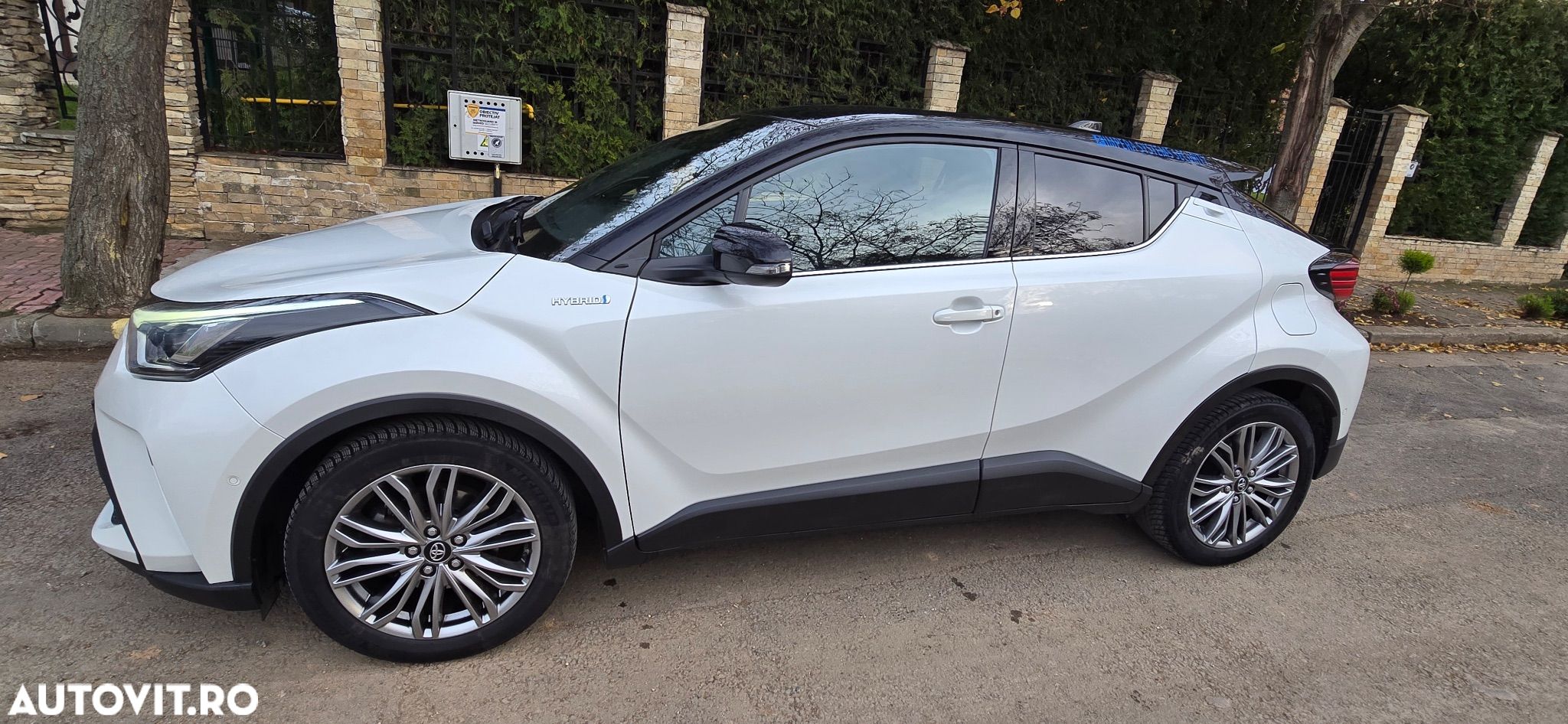 Toyota C-HR 2.0 HSD 184 CP 4x2 CVT Classy Bi-Tone - 1