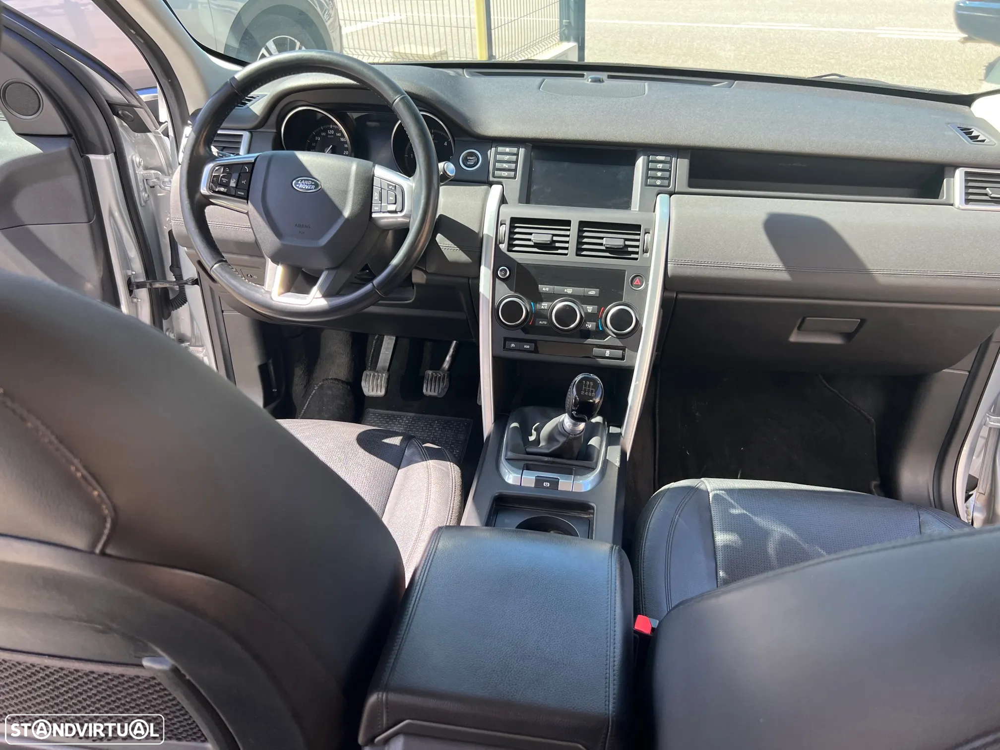 Land Rover Discovery Sport 2.0 eD4 HSE - 41