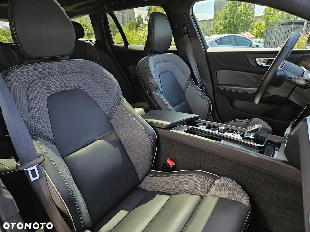 Volvo V60 B4 B DKG Ultra Dark - 12