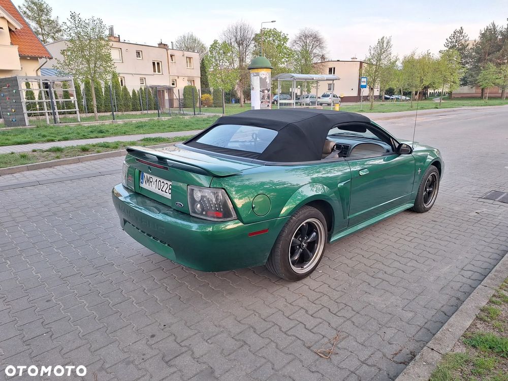 Ford Mustang - 4
