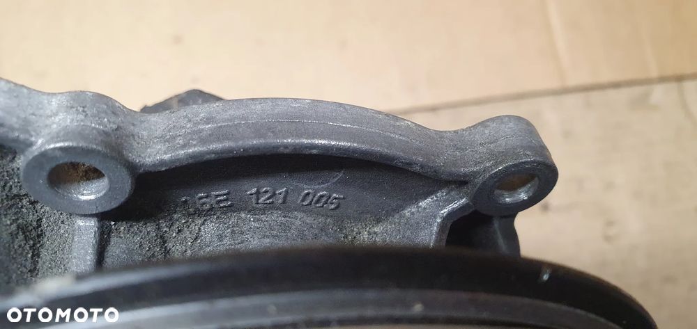 Pompa wody VW Touareg 3.0 TDI 06E121005 - 5