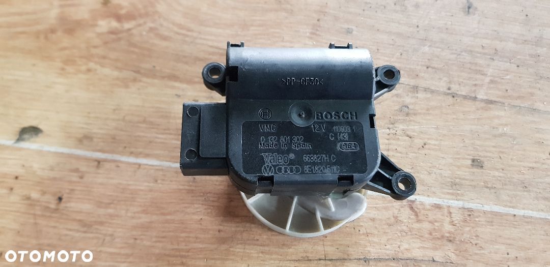 AUDI A4 B6 SILNICZEK NAGRZEWNICY 8E1820511C - 1