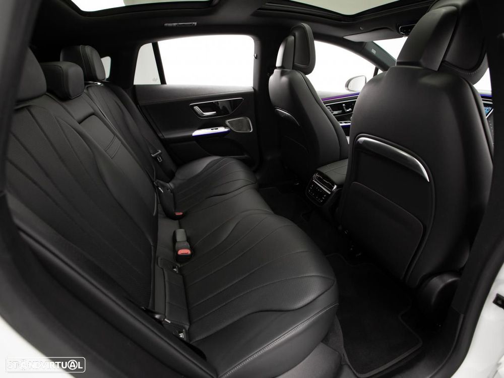 Mercedes-Benz EQE 300 Edition Electric Art - 12