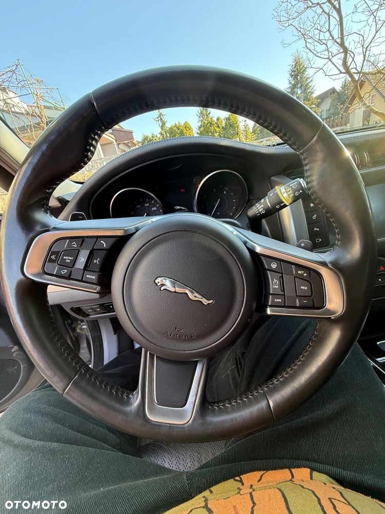 Jaguar XF 2.0 i4D AWD Portfolio - 9