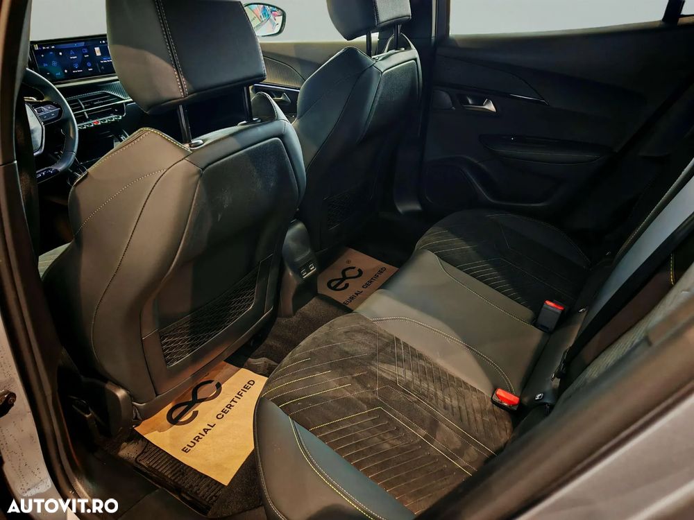 Peugeot 2008 1.2L e-DCS6 MHEV GT - 16