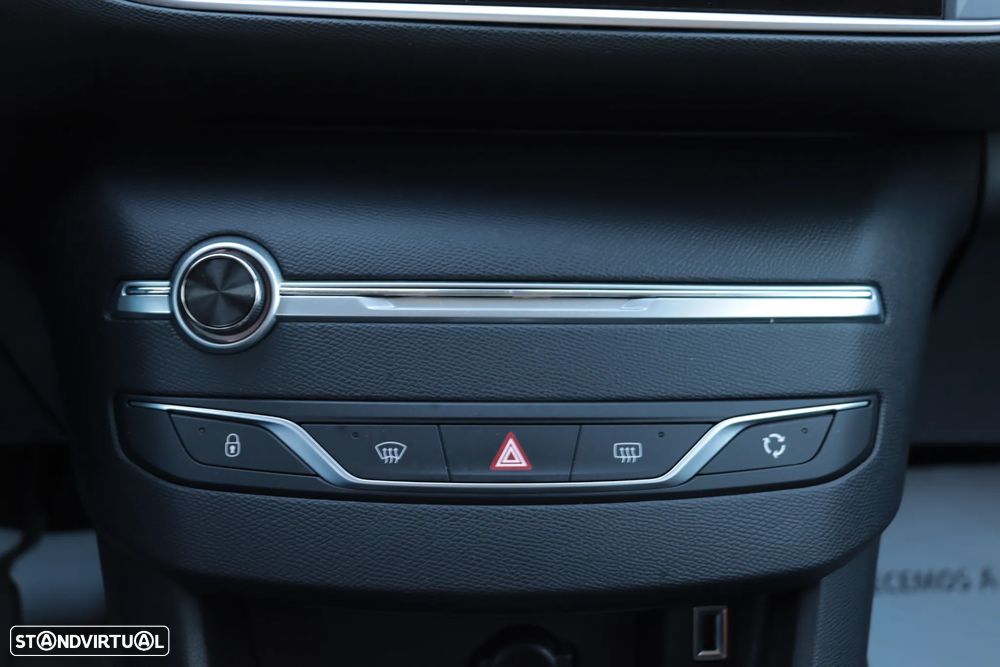 Peugeot 308 1.2 PureTech Allure Pack EAT8 - 19