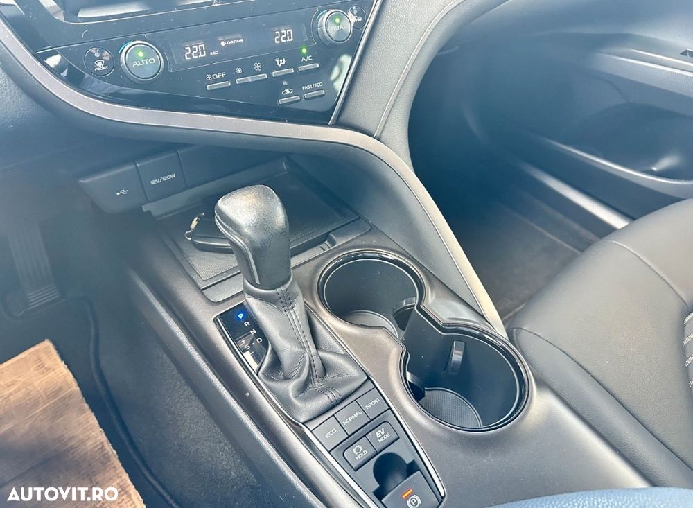 Toyota Camry Executive - 13