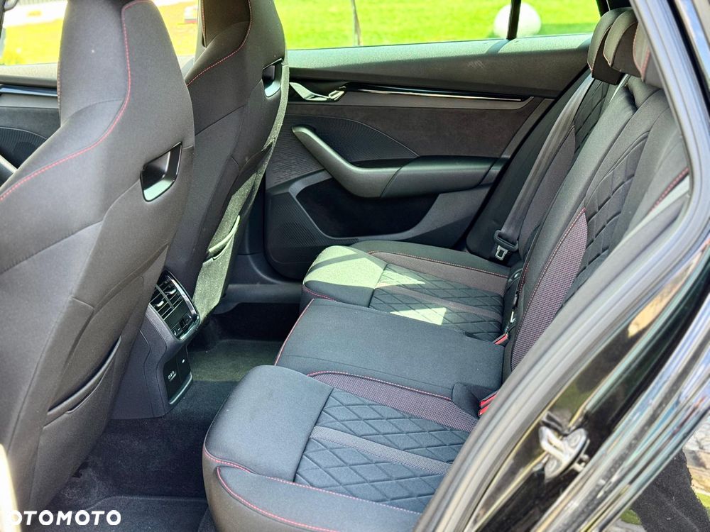 Skoda Octavia 2.0 TDI DSG 4x4 RS Plus - 23