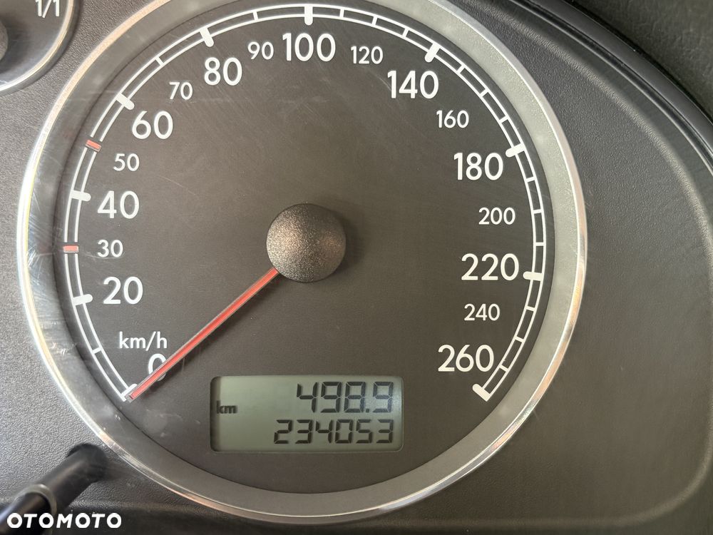 Volkswagen Passat 1.9 TDI Basis - 10