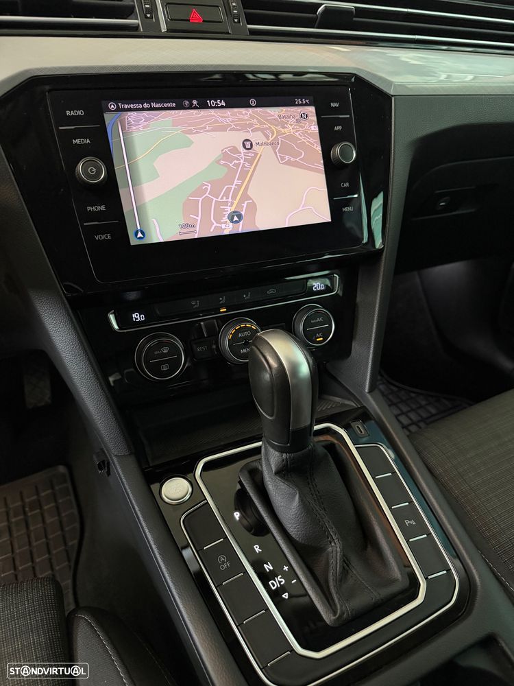 VW Passat Variant 2.0 TDI Confortline DSG - 13