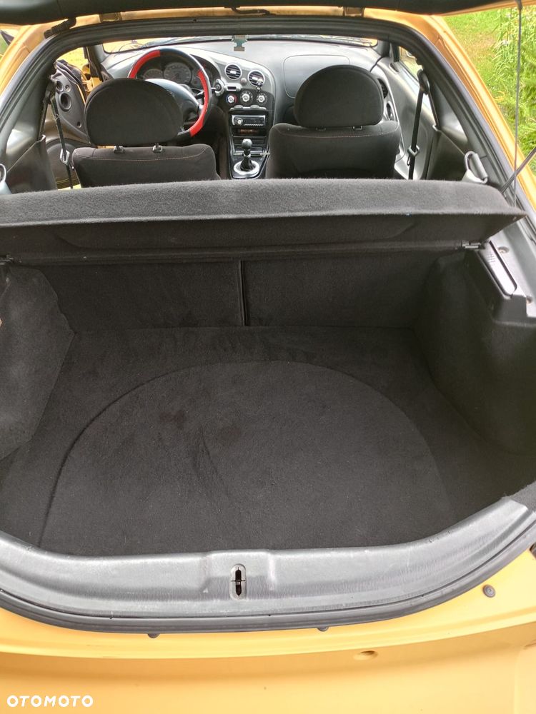 Hyundai Coupe 1.6 Base - 18