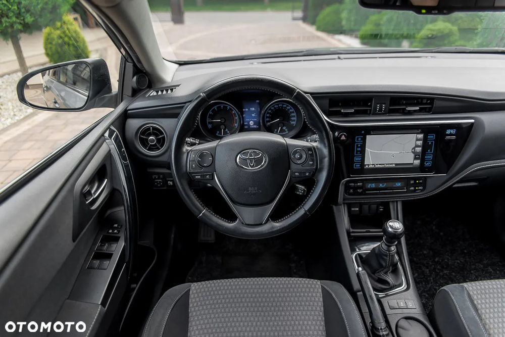 Toyota Auris 1.2 Turbo Design Edition - 28