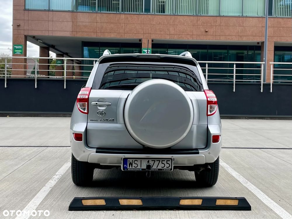 Toyota RAV4 - 6