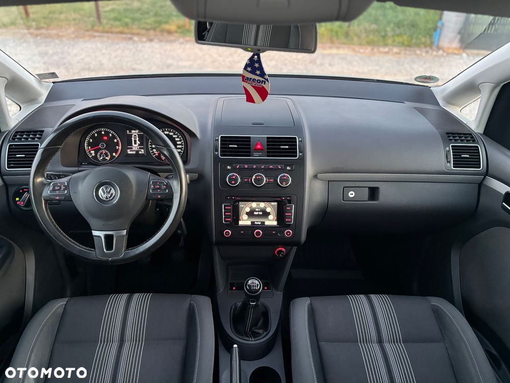 Volkswagen Touran - 14